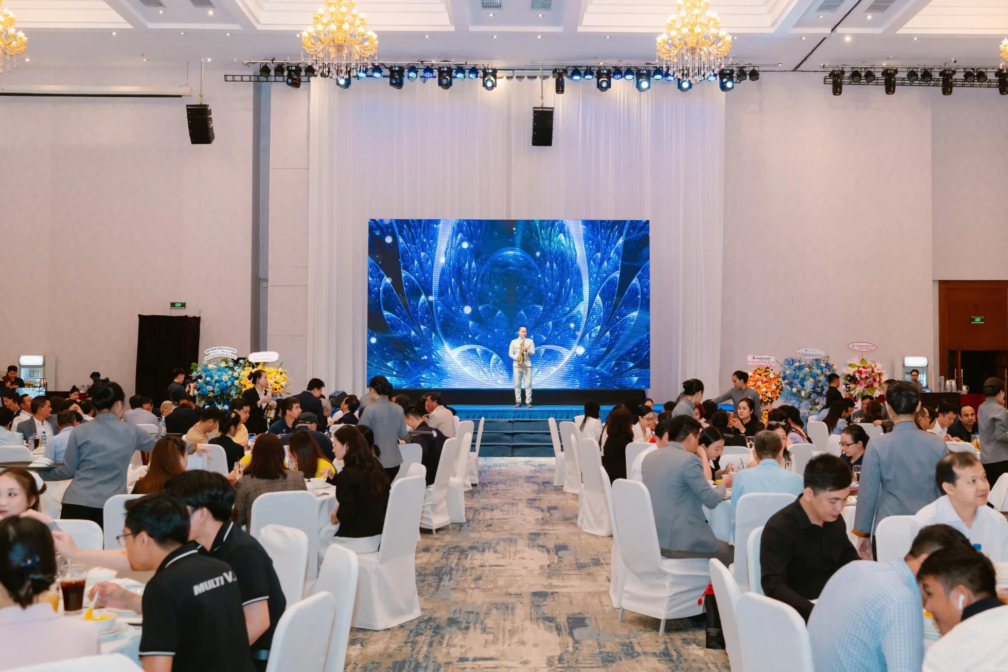 https://static.quochuyanhcorp.vn/21252/2025/Hoạt động SACA/Ngày Hội Kinh Doanh SBA 2025/z6459767278634_9ebfbaf8af1adab37cf9b1dbeb3a0873.jpg